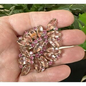Vtg Czech SilverTone Faceted Pink Handset Rhinestone‎ Brooch Pin